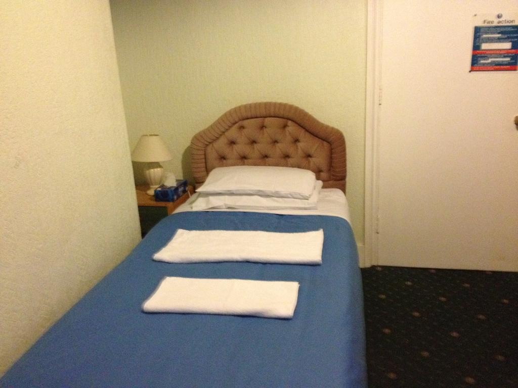 Lenton Lodge Guest House Horley Ruang foto